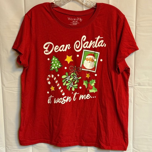 Christmas Wound Up "Dear Santa It Wasn't Me" Red Graphic Print Holiday T-Shirt - Picture 1 of 3